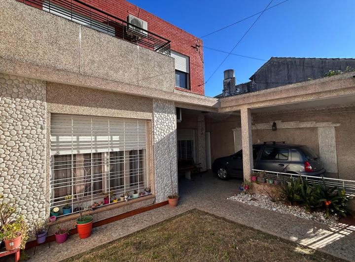 Venta Inmueble de 5 ambientes - Cochera, Jardín, Patio y Quincho  3