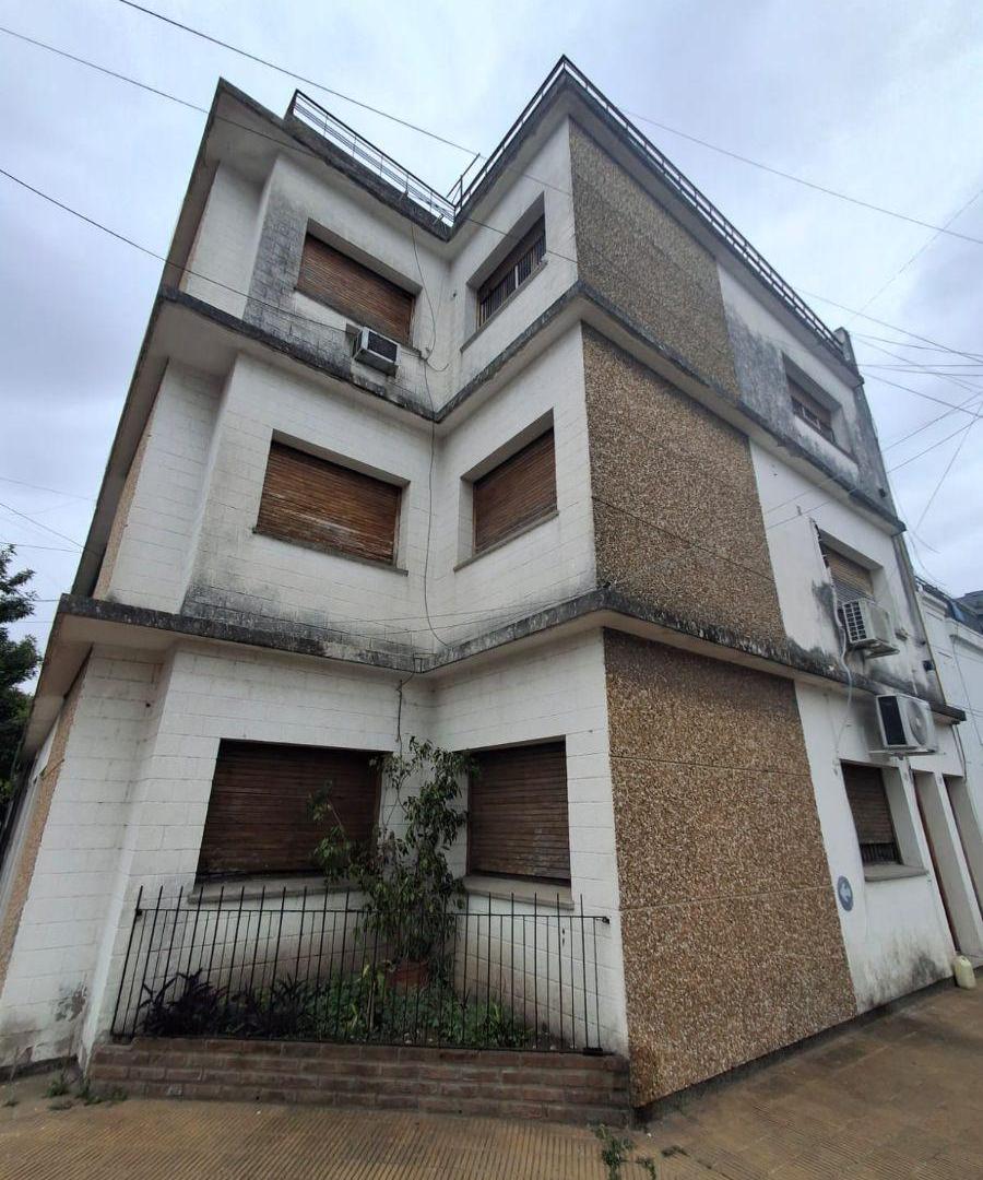 Venta Departamento 2 ambientes a mts. de Av. H. Yrigoyen, Sin Expensas !!