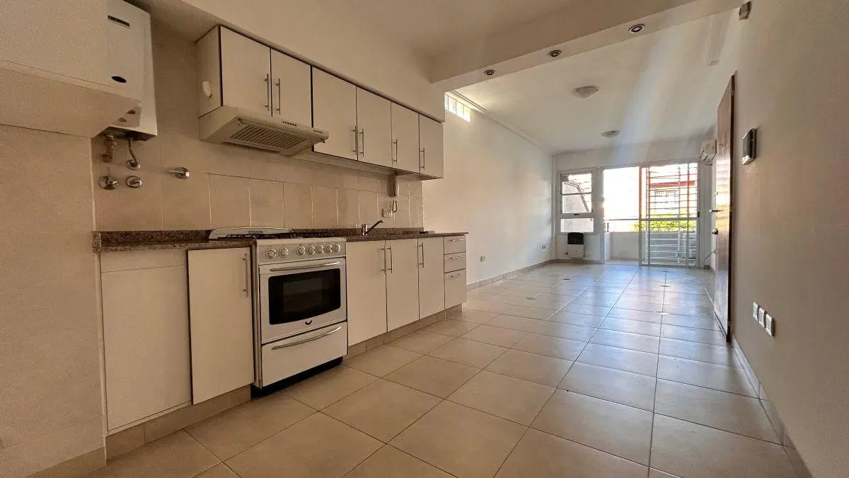 Alquiler Departamento 2 ambientes c/Balcón al Fte. - A 50 Mts de Av. H. Yrigoyen 2