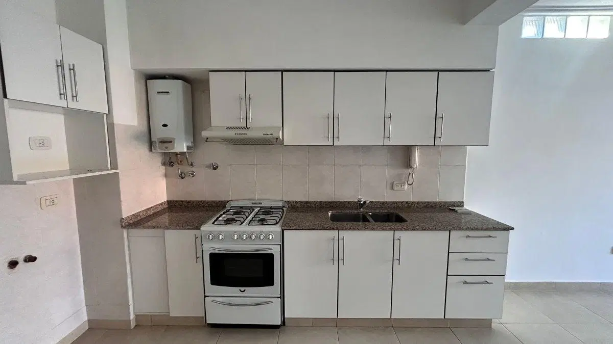 Alquiler Departamento 2 ambientes c/Balcón al Fte. - A 50 Mts de Av. H. Yrigoyen 4