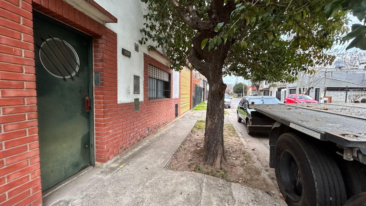 Foto de VENTA en BLOCK: Galpón y Lote, ambos c/entrada para trasporte de carga, imagen 1
