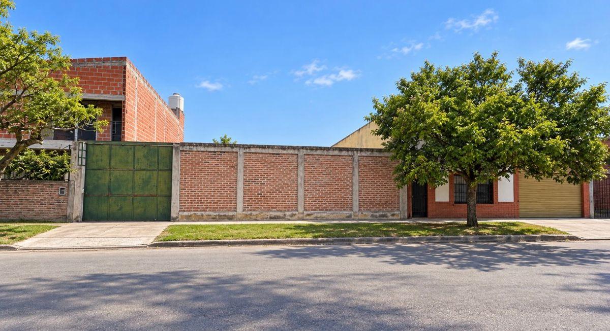 Foto de VENTA Lote 24x17, a pasos de Av. M. Avellaneda, imagen 1
