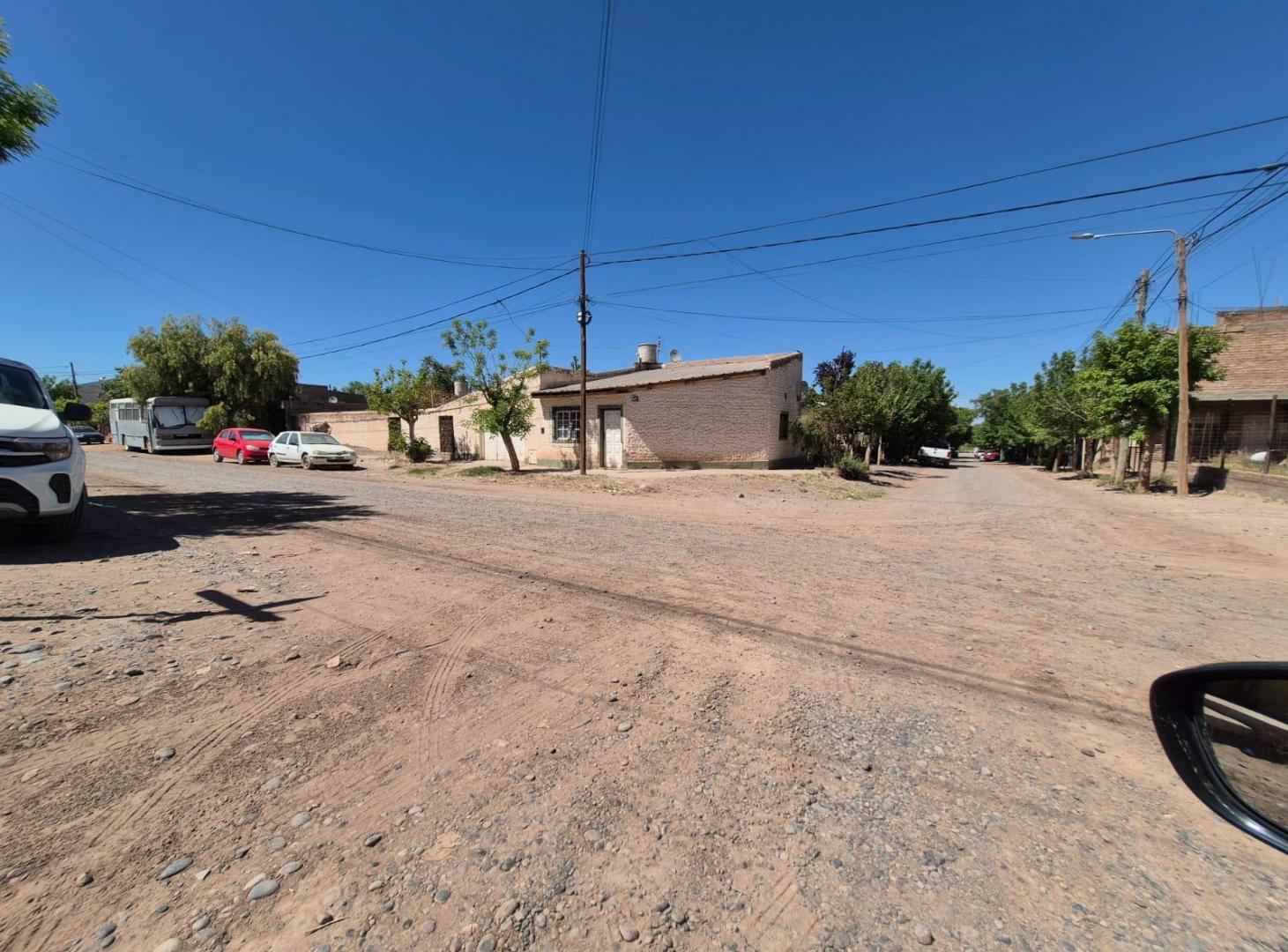 Casa con 514 m² de terreno en esquina. Posible generacion de renta . VENTA en Añelo
