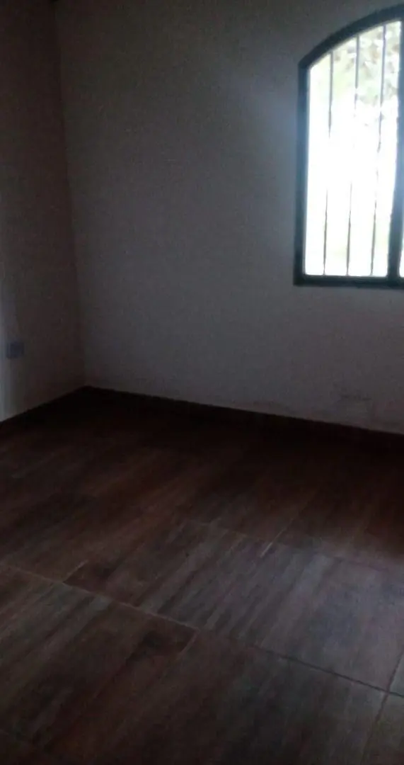 Departamento con 50 m² construidos, 2 dormitorios en alquiler en Área Centro Oeste 5