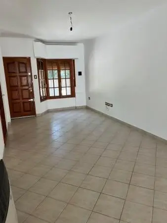 ALQUILA, Duplex dos dormitorios. Luminoso y Seguro. Mensajes a wathssApp 1