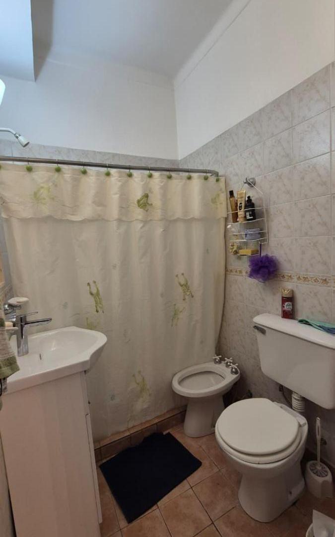 Foto de Excelente propiedad ABSOLUTAMENTE HABITABLE y con LOCALES COMERCIALES, imagen 3