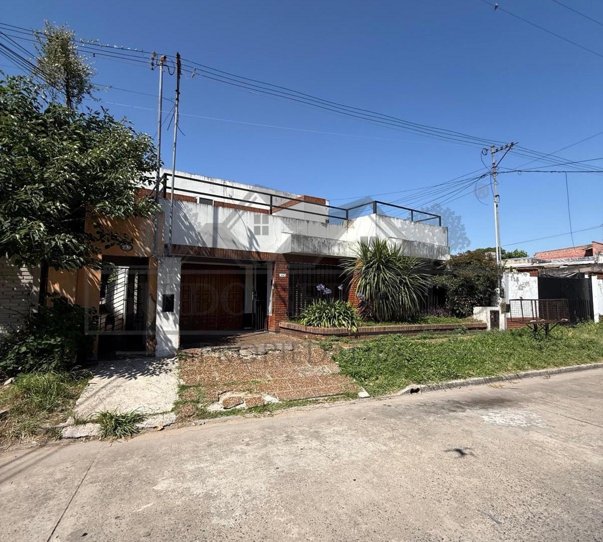 Casa y departamentos en Lisandro de la Torre