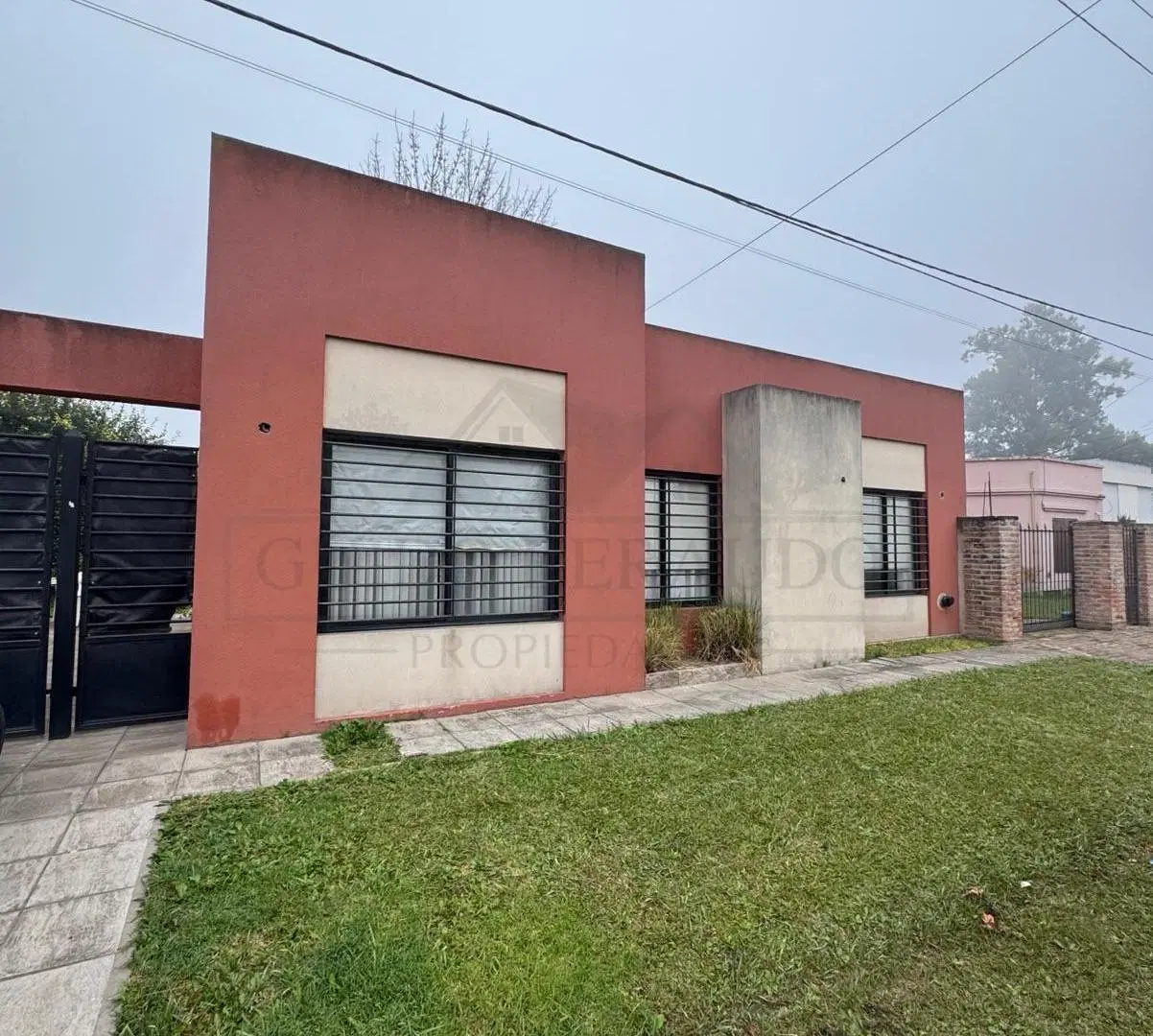 Casa en B. Lanusse, calle Entre Rios 2