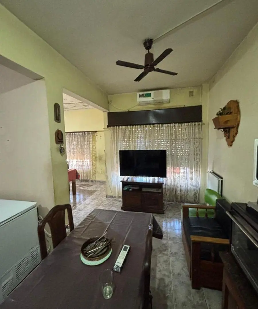 Casa Americana en 2 plantas sobre lote de 10x 32 5