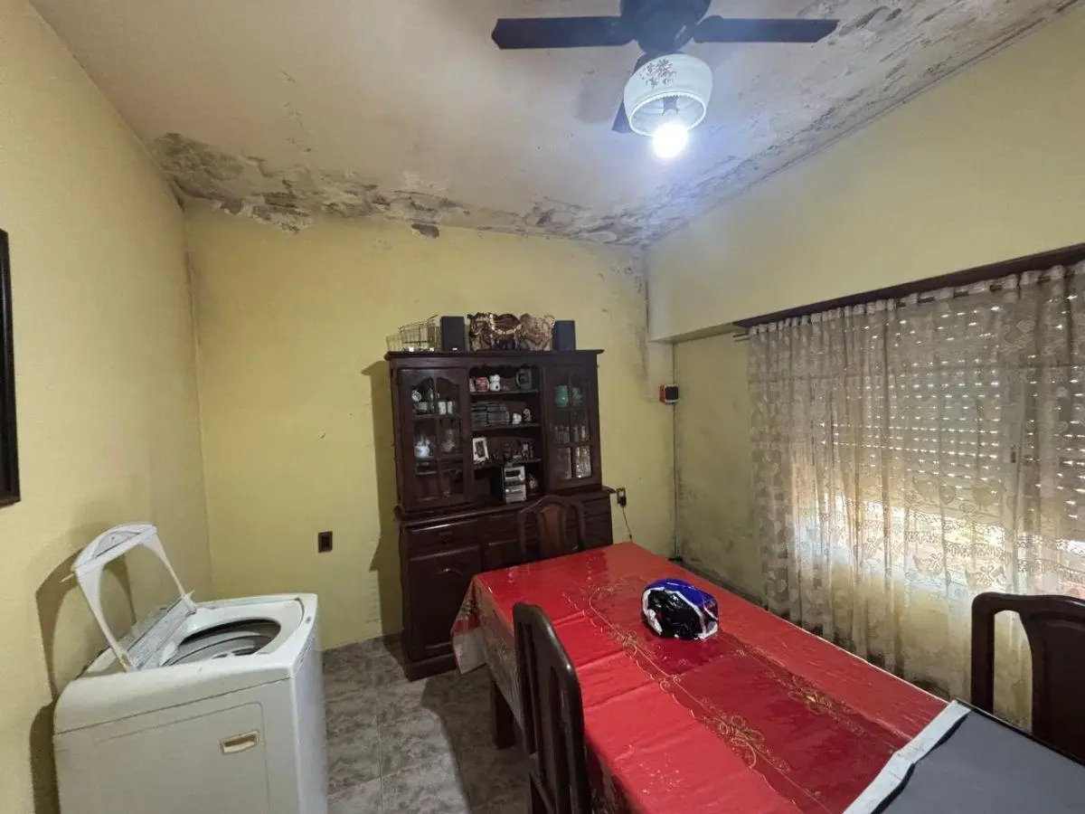 Casa Americana en 2 plantas sobre lote de 10x 32 2