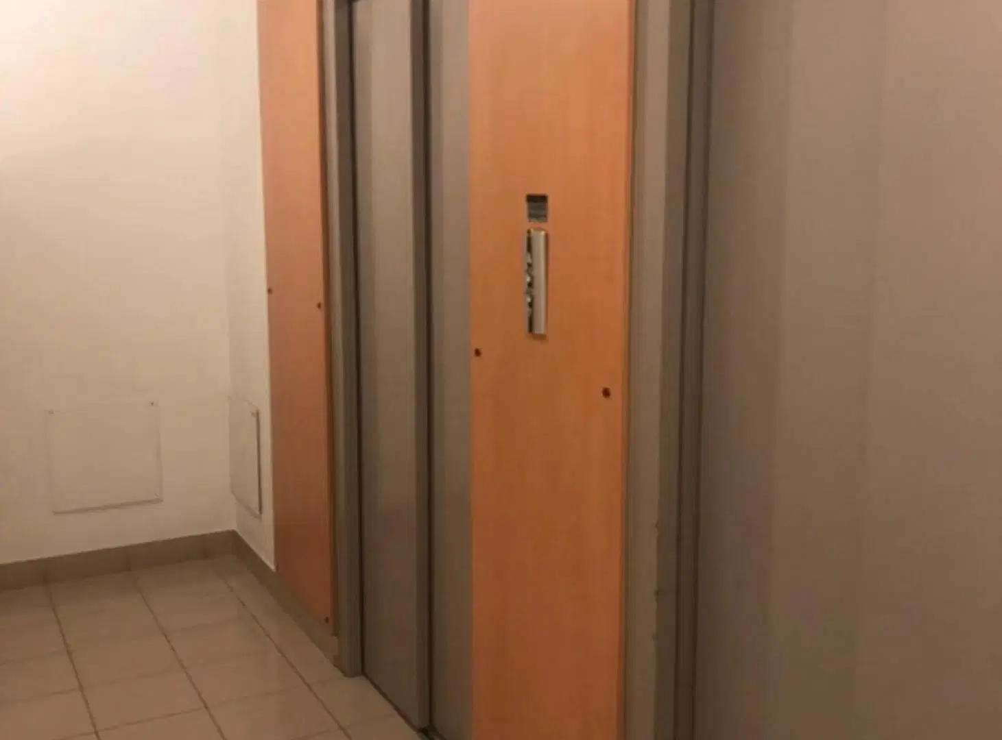 Amplio Semipiso 5 ambientes con posibilidad de 3 cocheras.- 1