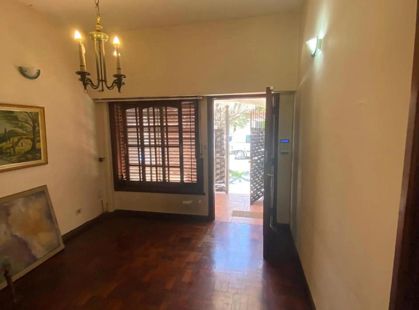 Foto de Importante casa en venta en Morón, imagen 3