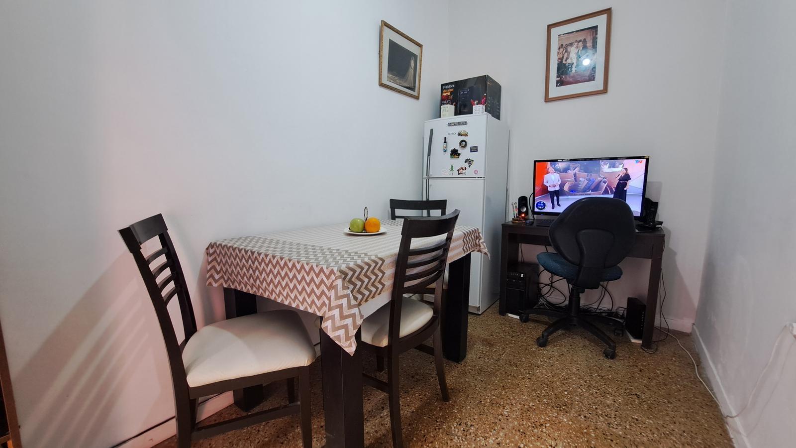 Casa de Pasillo de Dos Dormitorios en Venta - Barrio Arroyito