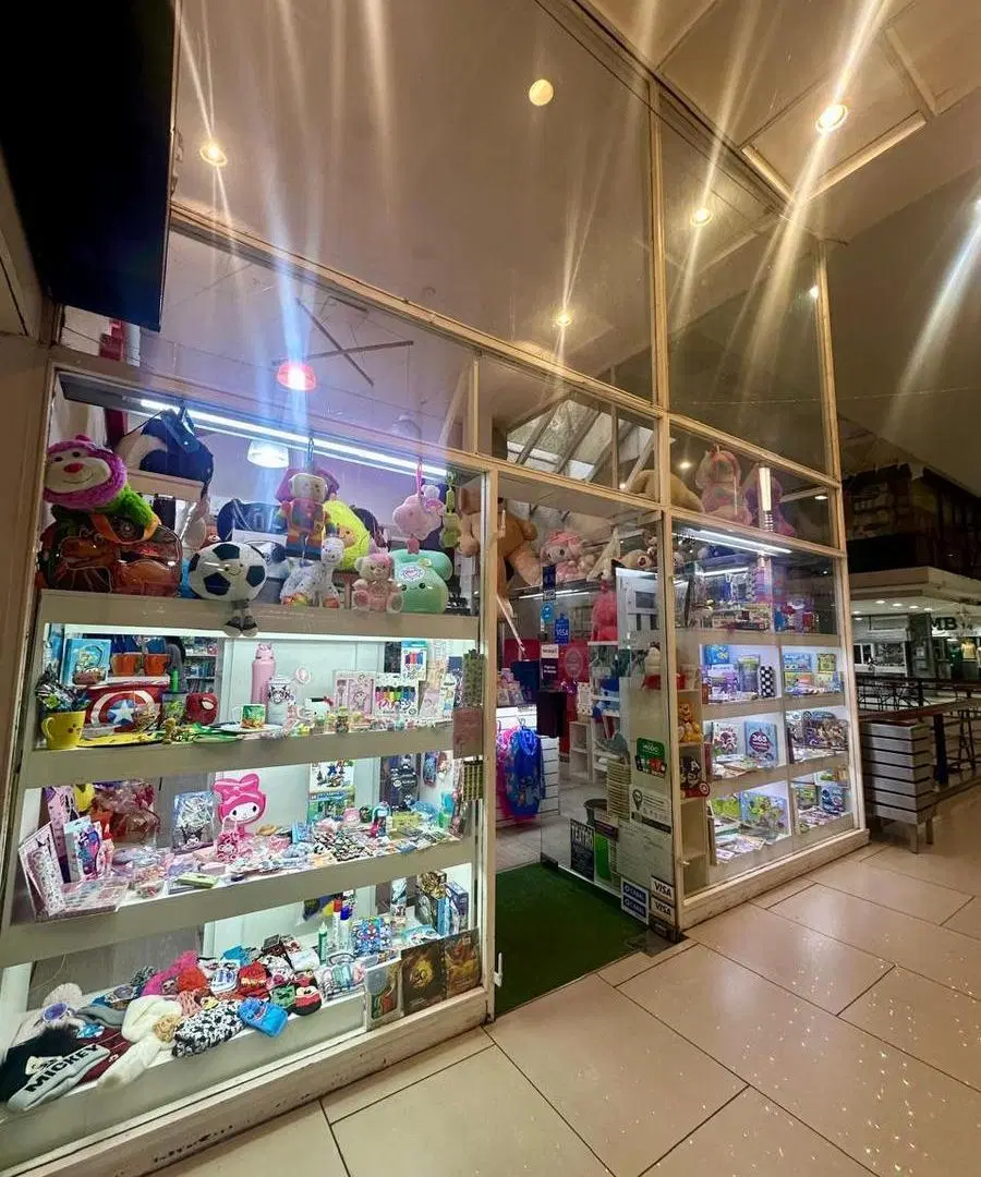 Local a la venta en Galeria La Favorita 4