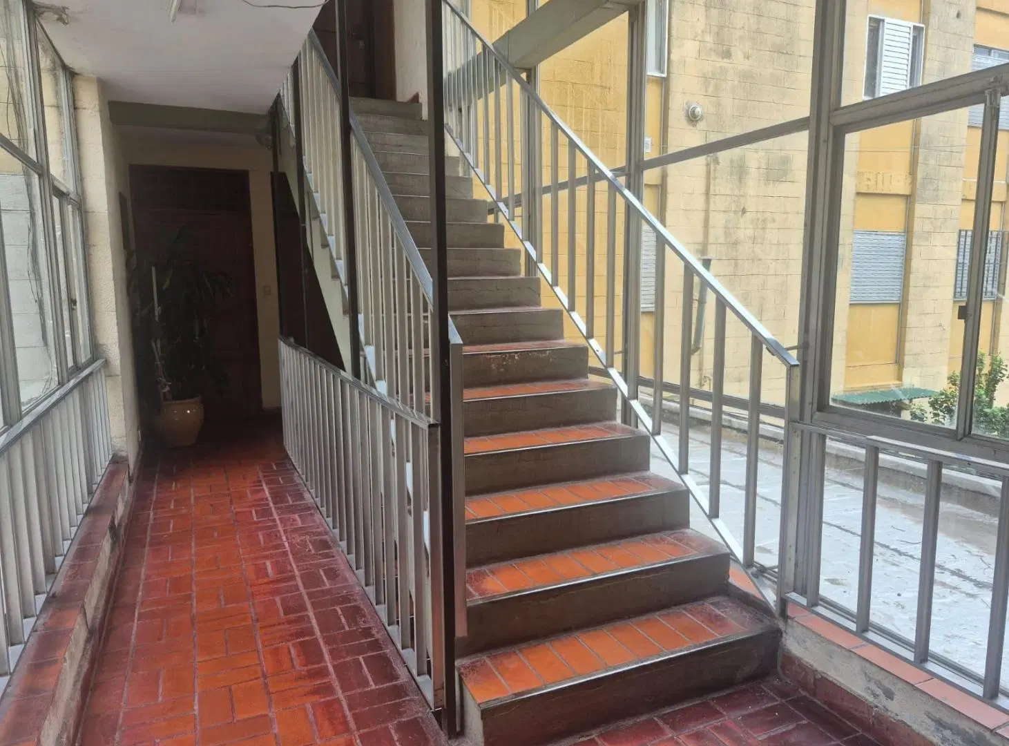 Departamento 1er piso por escalera 5