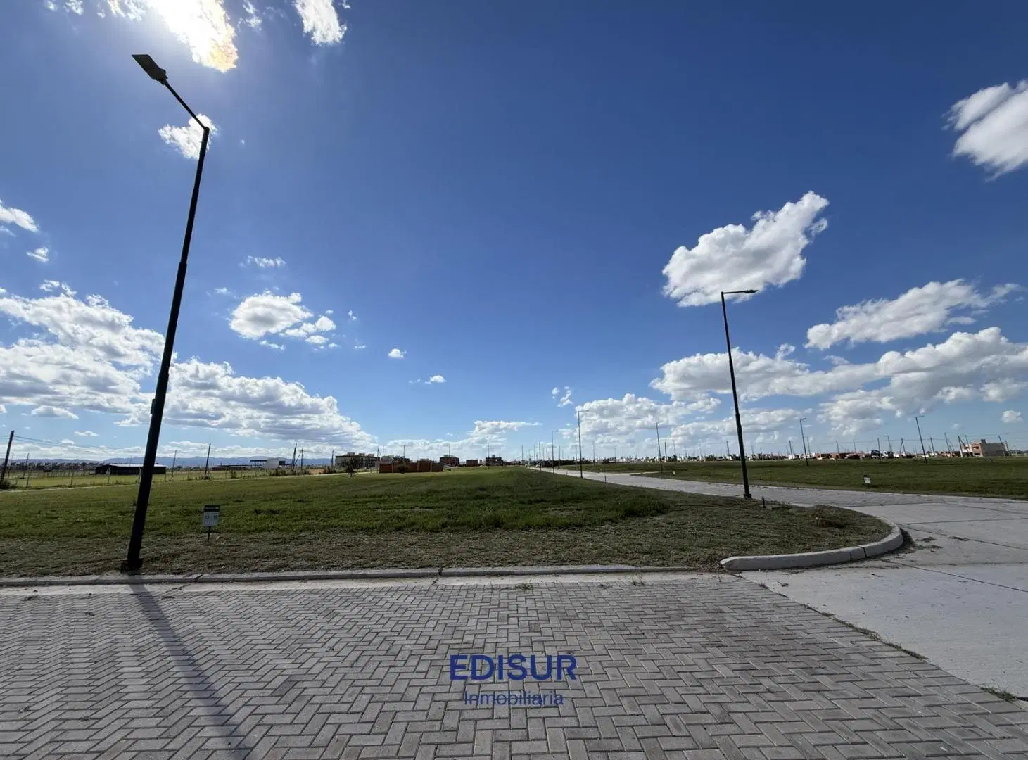 Terreno en venta en Abras de Manantiales, frente espacio verde, fondo norte 2