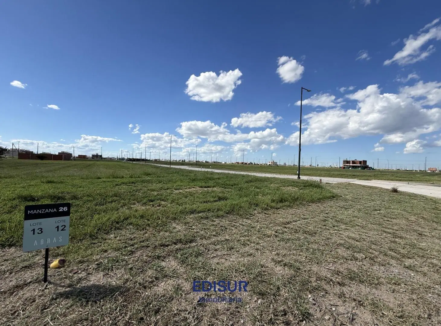 Terreno en venta en Abras de Manantiales, frente espacio verde, fondo norte 3