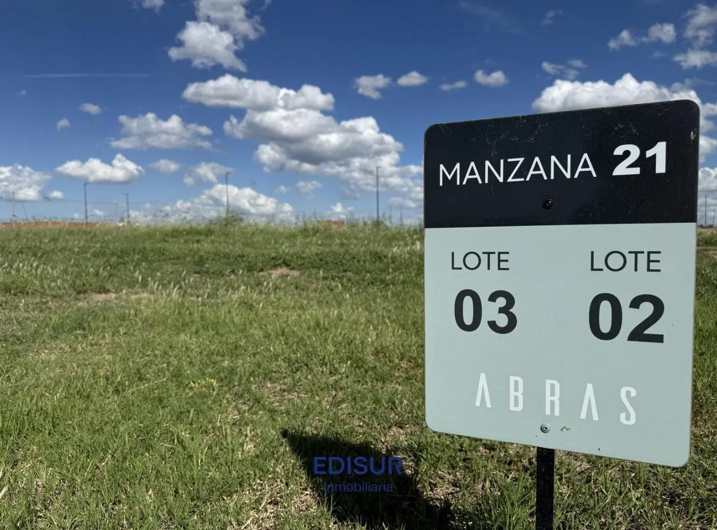 Terreno en venta en Abras de Manantiales, frente espacio verde 3