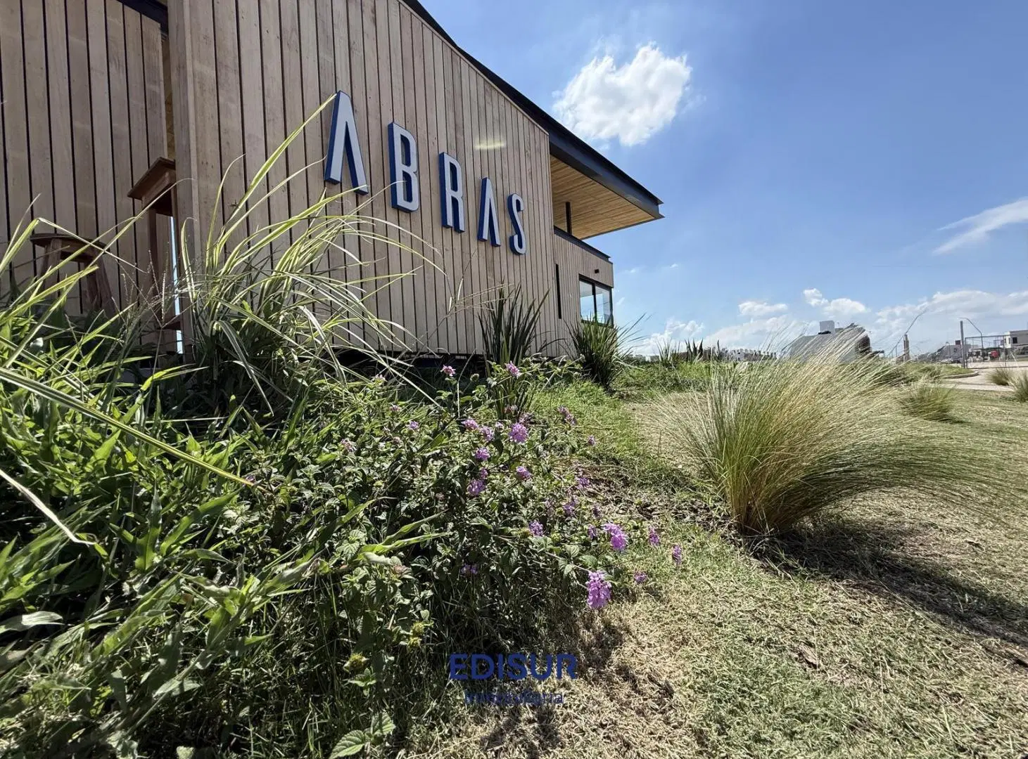 Terreno en venta en Abras de Manantiales, frente espacio verde 2