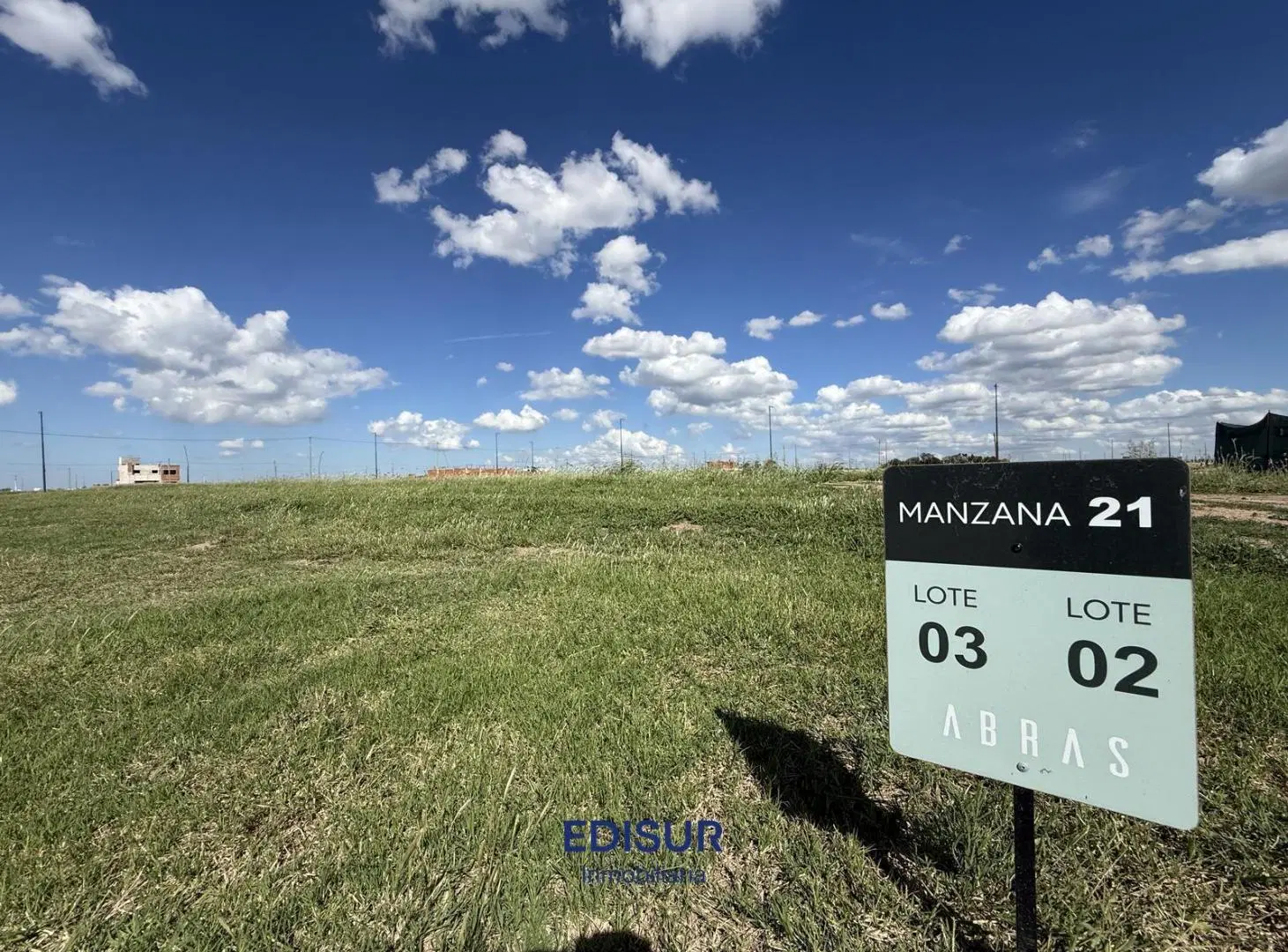 Terreno en venta en Abras de Manantiales, frente espacio verde 4