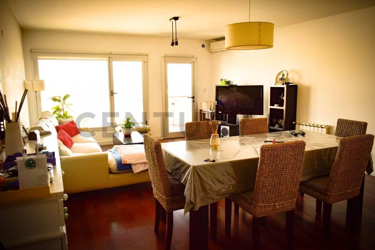 Imponentes Vistas. Compuesto de Living Comedor, Cocina con Entrada Independiente, Dos Habitaciones 2