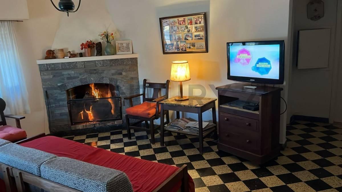 Foto de VENDEMOS CASA EN CLAROMECO A 150 MTS. DEL MAR SOBRE LOTE DE 10X40 CON, imagen 4