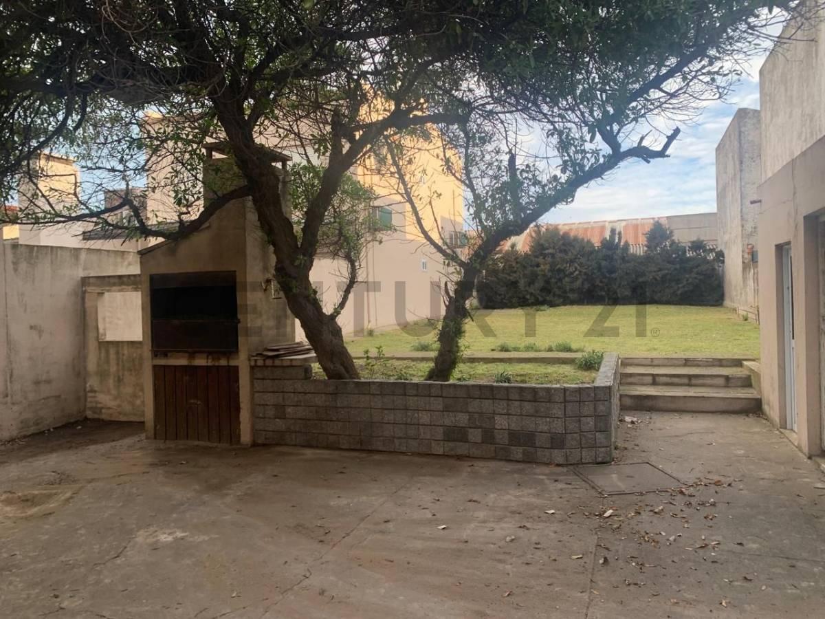 Foto de VENDEMOS CASA EN CLAROMECO A 150 MTS. DEL MAR SOBRE LOTE DE 10X40 CON, imagen 2