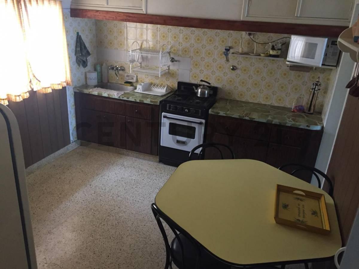 Foto de VENDEMOS CASA EN CLAROMECO A 150 MTS. DEL MAR SOBRE LOTE DE 10X40 CON, imagen 5