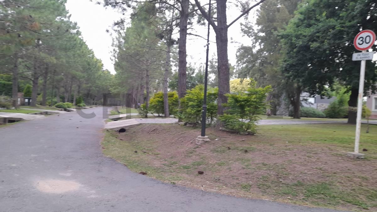 Vendemos exclusivo Lote en Club de Campo Miralagos 1