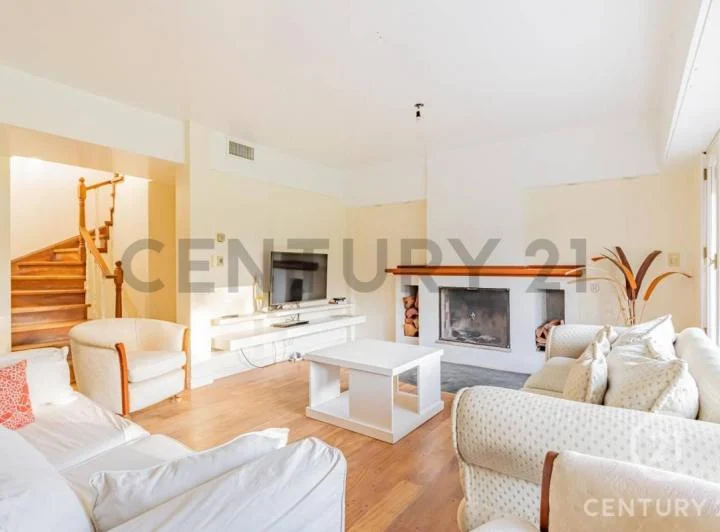 VENTA CASA EN 413 Y 25- 3 HAB., PILETA, GRAN PARQUE 1