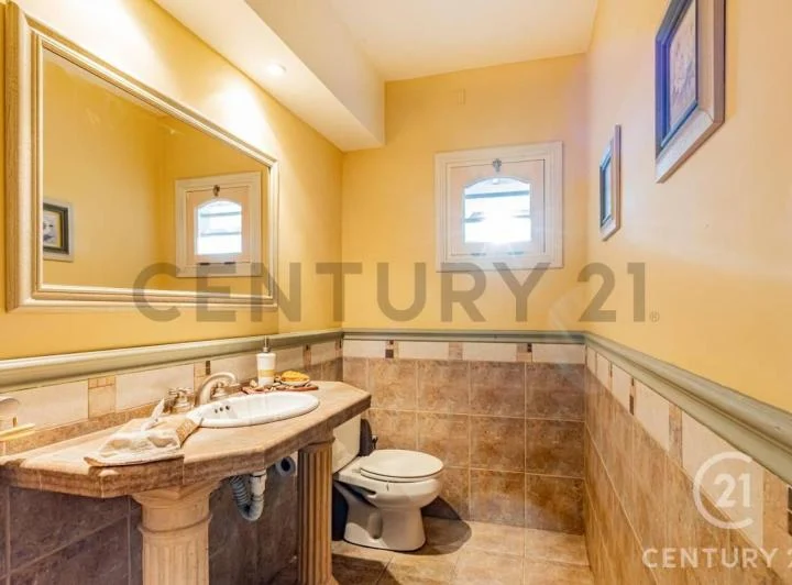 VENTA CASA EN 413 Y 25- 3 HAB., PILETA, GRAN PARQUE 5