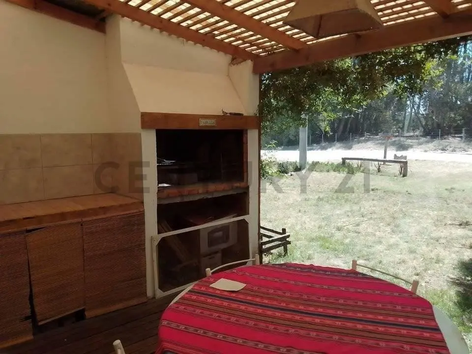 C21 LOPAZZO ESTUDIO INMOBILIARIO Vendemos Casa en Claromeco. 1