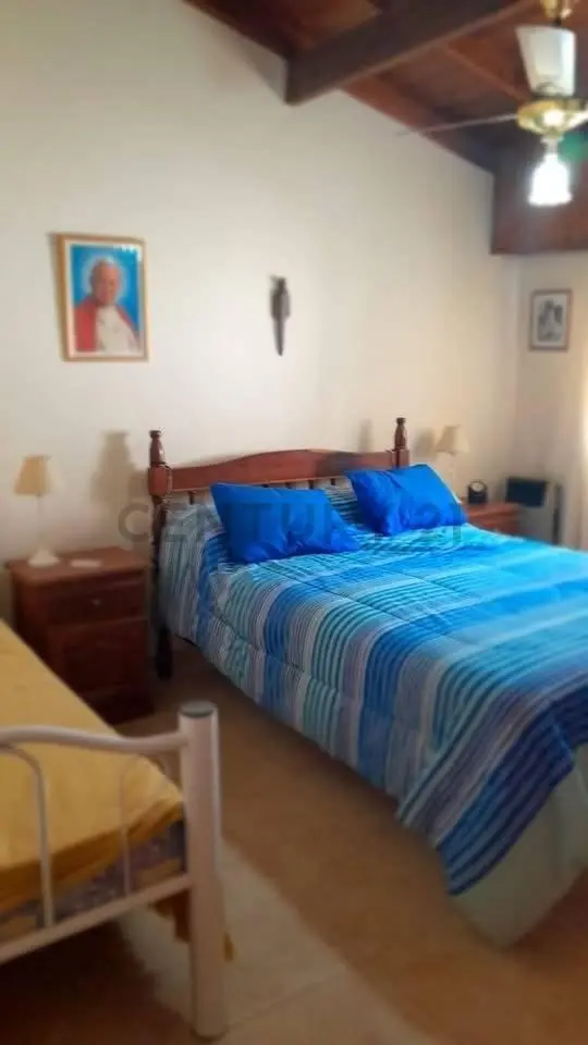 C 21 LOPAZZO - OPORTUNIDAD VENDEMOS CASA REFACCIONADA CON GAS DE RED EN CLAROMECO 2