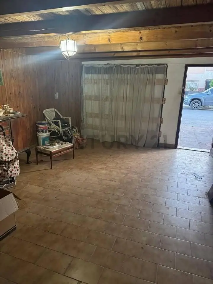 OPORTUNIDAD POR PRECIO!!! VENDEMOS CASA A RECICLAR!! 3