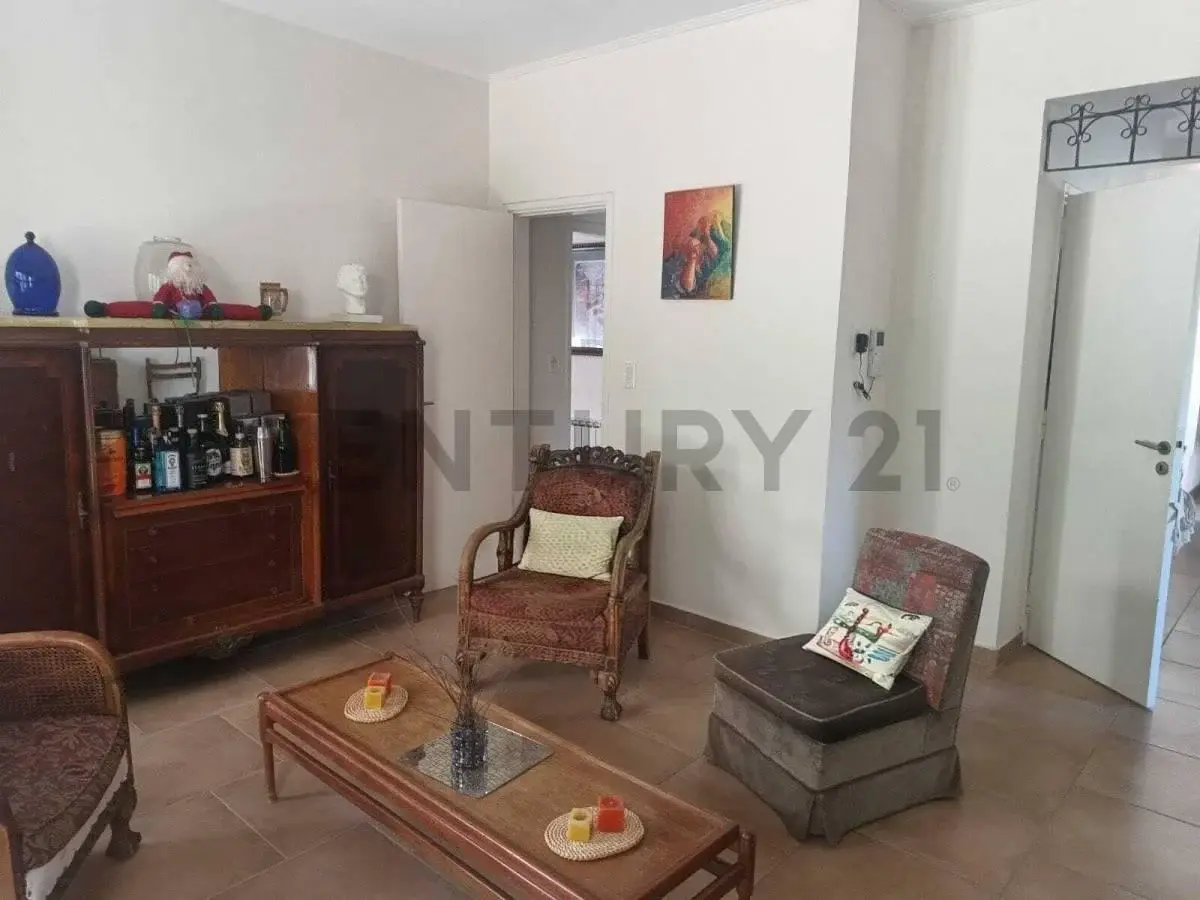 VENTA DE IMPORTANTE PROPIEDAD EN BARRIO RESIDENCIAL 3