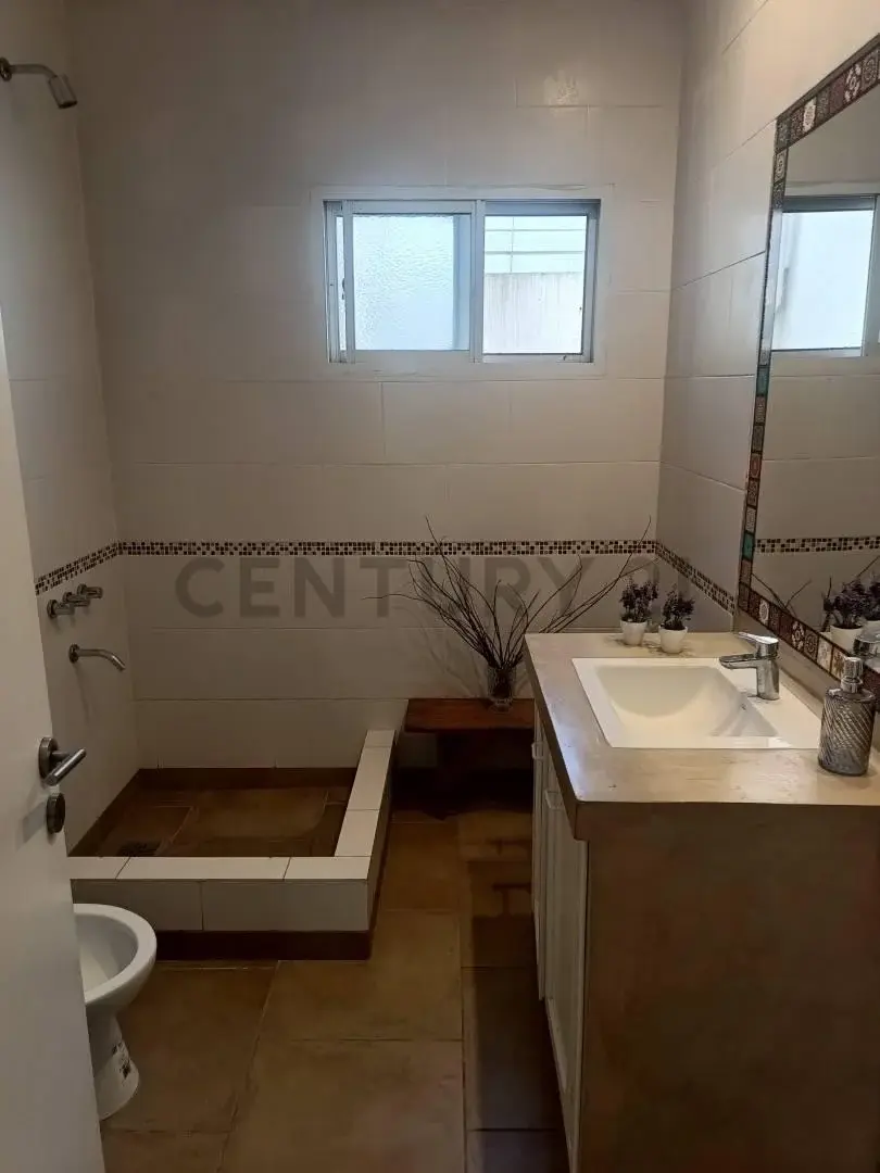 VENTA DE IMPORTANTE PROPIEDAD EN BARRIO RESIDENCIAL 5