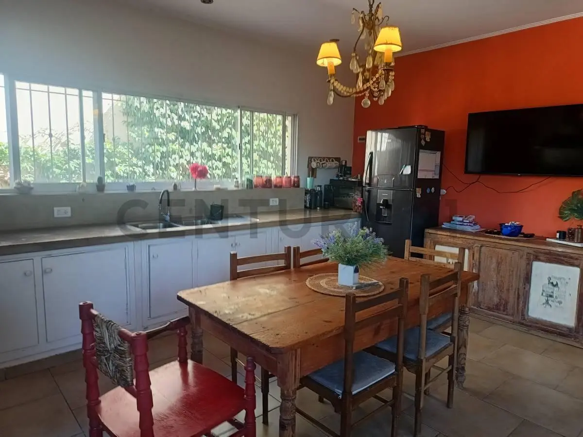VENTA DE IMPORTANTE PROPIEDAD EN BARRIO RESIDENCIAL 2