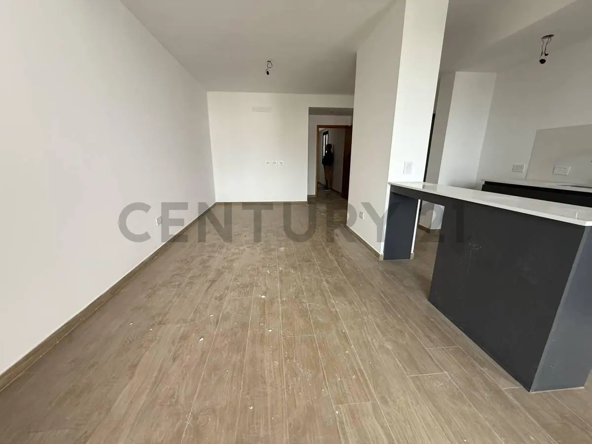 Departamento de 3 ambientes contrafrente con excelente distribución en 44 14 y 15 3