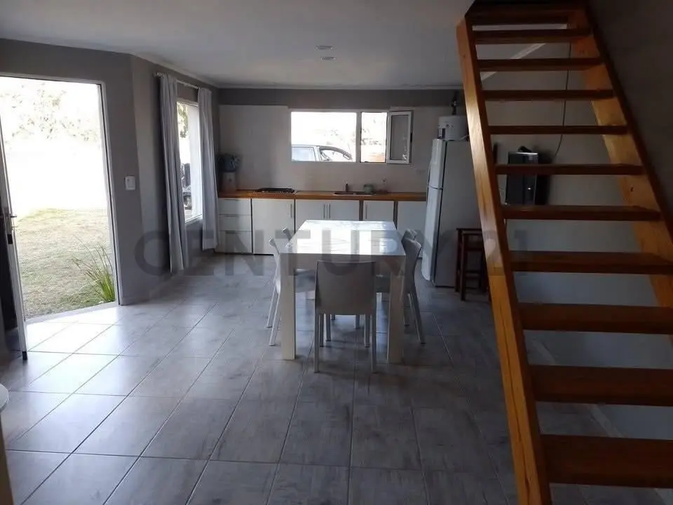 OPORTUNIDAD!!! VENDEMOS COMPLEJO DE DOS DUPLEX + CASA EN EXCELENTE ESTADO EN CLAROMECO 3