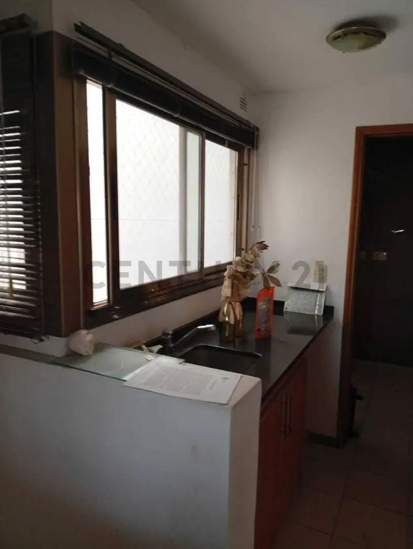 Excelente departamento en zona privilegiada de la ciudad, en una de las arterias mas transitadas. 4