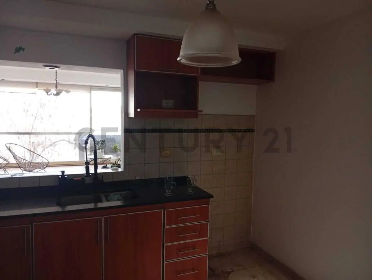 Excelente departamento en zona privilegiada de la ciudad, en una de las arterias mas transitadas. 3