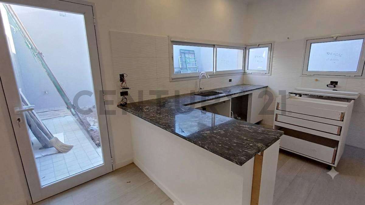 Foto de VENTA | CASA 2 dormitorios | La Plata, imagen 5
