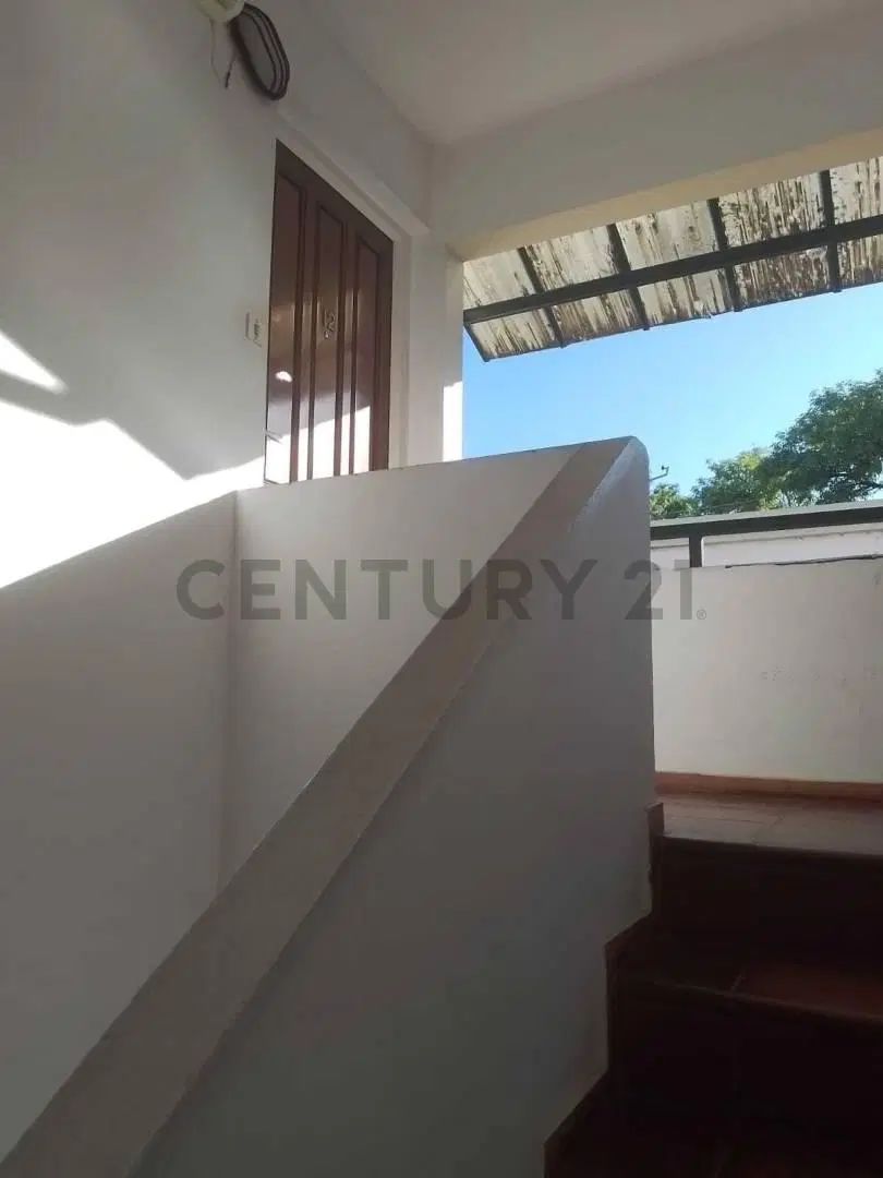 Excelente departamento, amplio y luminoso situado en calle 8 e/ 68 y 69 5