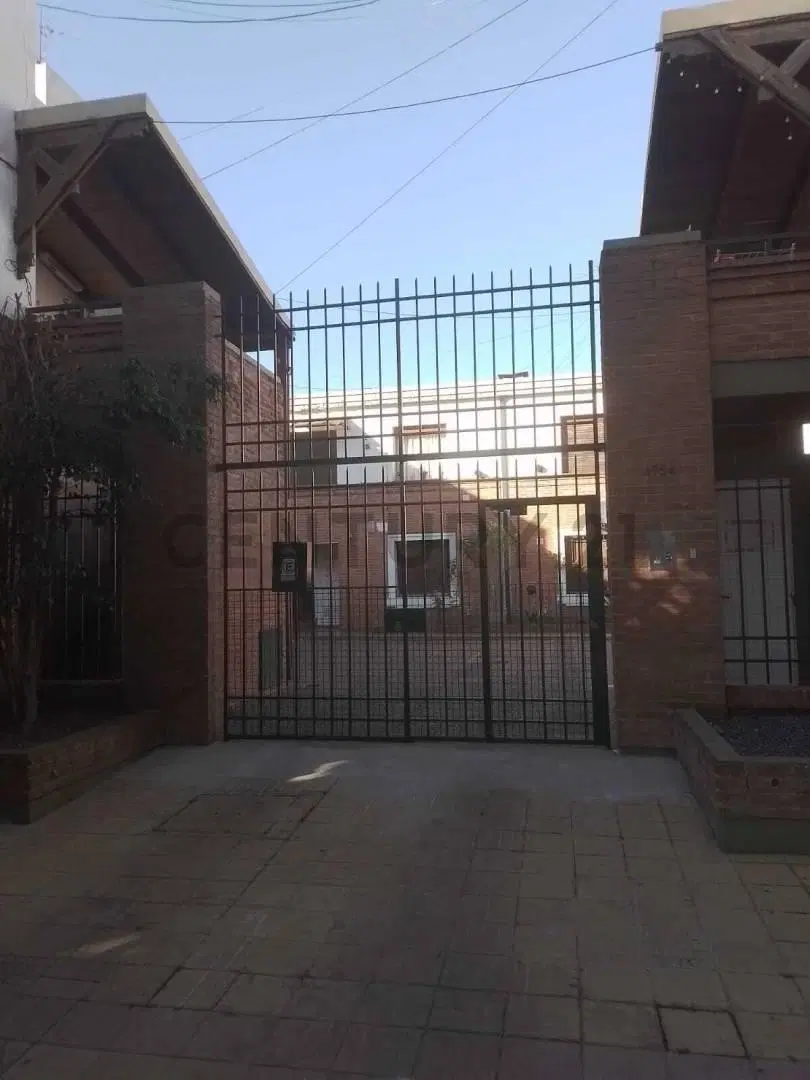 Excelente departamento, amplio y luminoso situado en calle 8 e/ 68 y 69 3