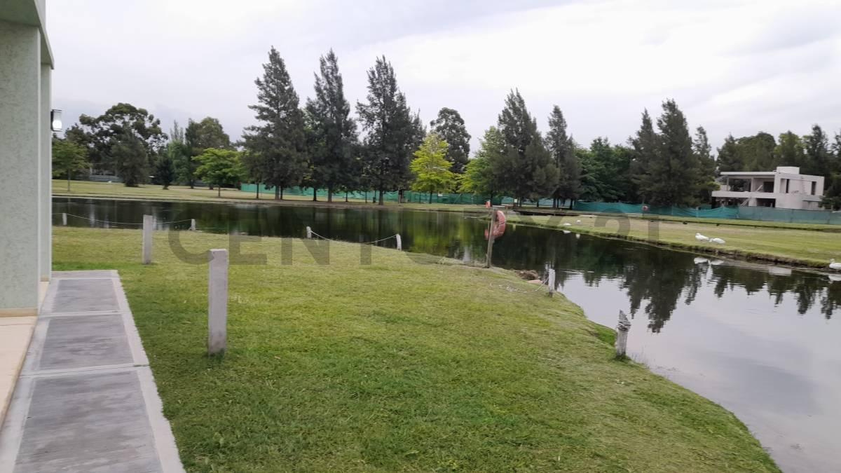 Foto de Vendemos exclusivo Lote en Club de Campo Miralagos 1, imagen 4
