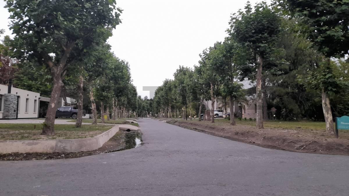 Foto de Vendemos exclusivo Lote en Club de Campo Miralagos 1, imagen 3