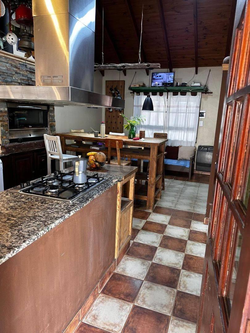 Foto de VENTA CASA 3 AMB, COCHERA, PILETA, BARRIO SAN CARLOS, imagen 2
