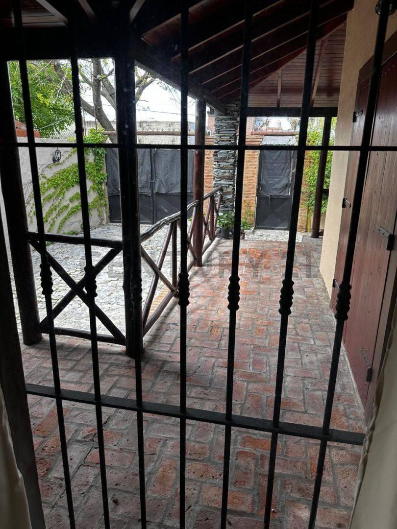 Foto de VENTA CASA 3 AMB, COCHERA, PILETA, BARRIO SAN CARLOS, imagen 3
