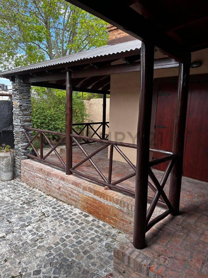 Foto de VENTA CASA 3 AMB, COCHERA, PILETA, BARRIO SAN CARLOS, imagen 4