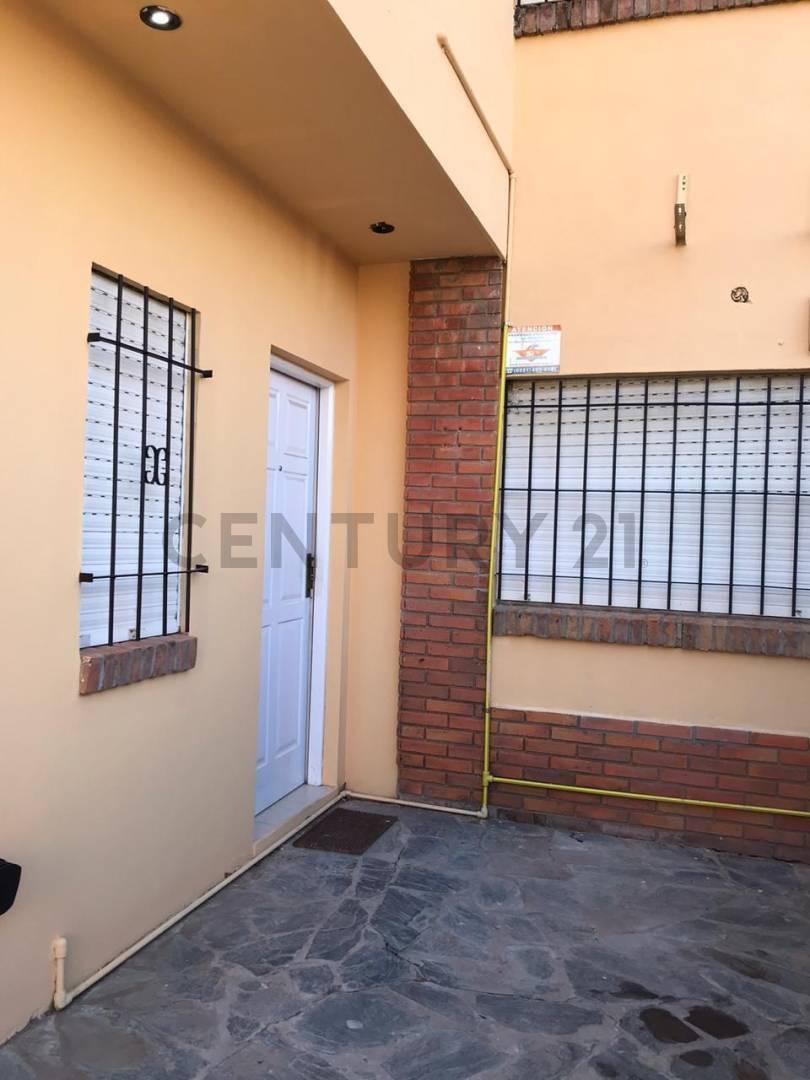 Foto de 43 e/ 135 y 136 Amplio duplex de 3 dormitorios, imagen 3